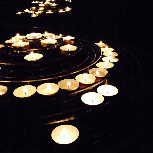 Świeca tealight parafinowa Bezzapachowe Aura 50 szt.