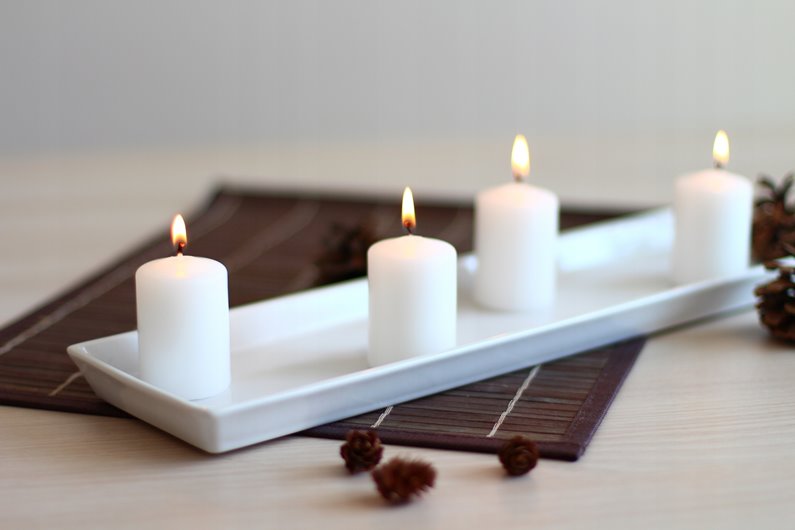 Świeca tradycyjna parafinowa Bezzapachowa Aura 1 szt.7cm*15cm