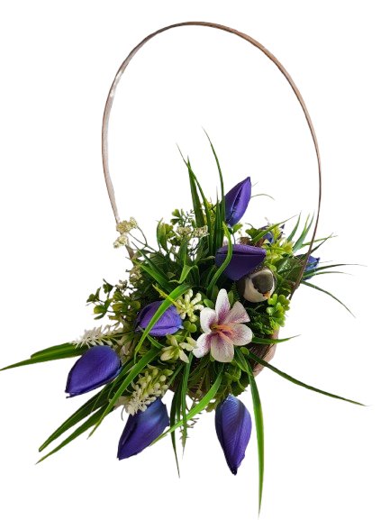 Kompozycja wiosenna granatowe tulipany w koszyczku