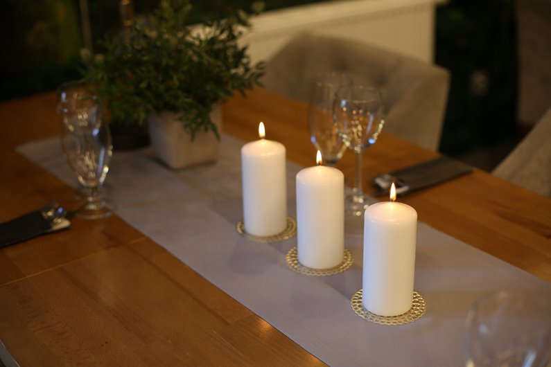 Świeca tradycyjna parafinowa Bezzapachowa Aura 1 szt.7cm*15cm