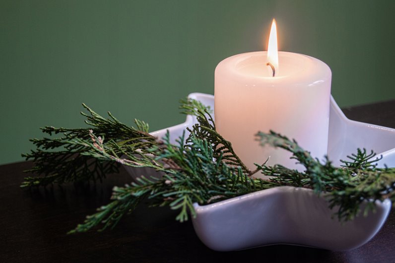 Świeca parafinowa ecru Bezzapachowa Aura Bispol 80/200