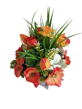 Kompozycja kwiatowa w doniczce drewnianej